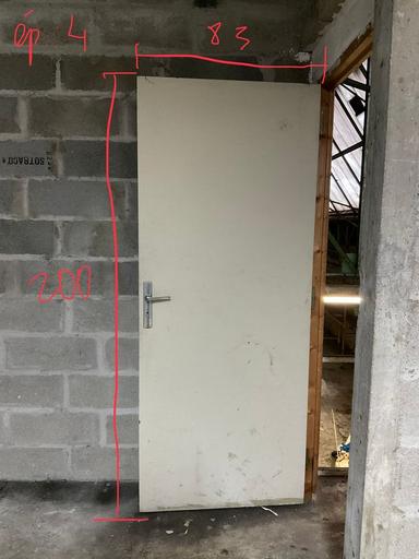 Porte simple vantail L 83