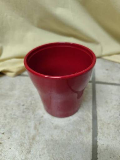 Cache pot rouge