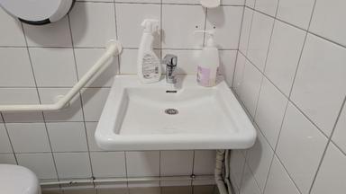 lavabo PMR céramique suspendu