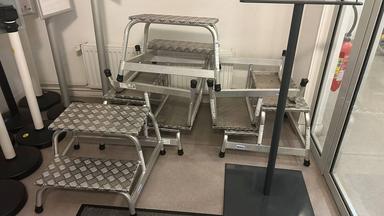Lot de 8 marchepieds métalliques antidérapants à 2 marches