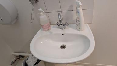 lavabo céramique suspendu