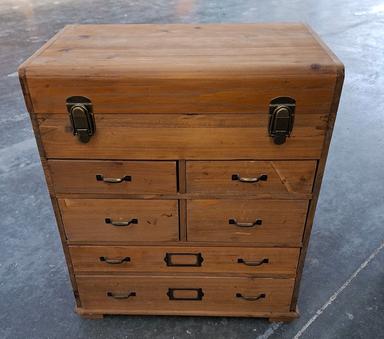Petit meuble de rangement