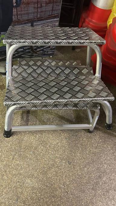 Lot de 8 marchepieds métalliques antidérapants à 2 marches